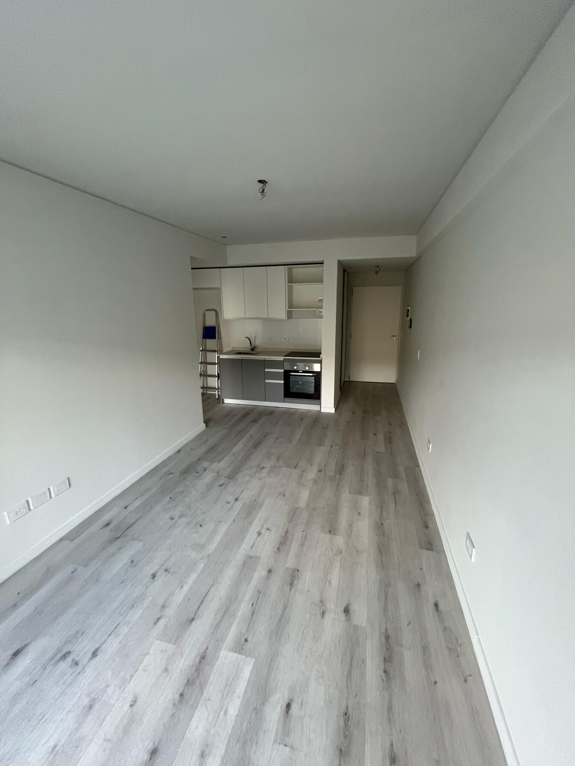 EN ALQUILER- Av. Directorio al 2100 (PRECIO EN PESOS)